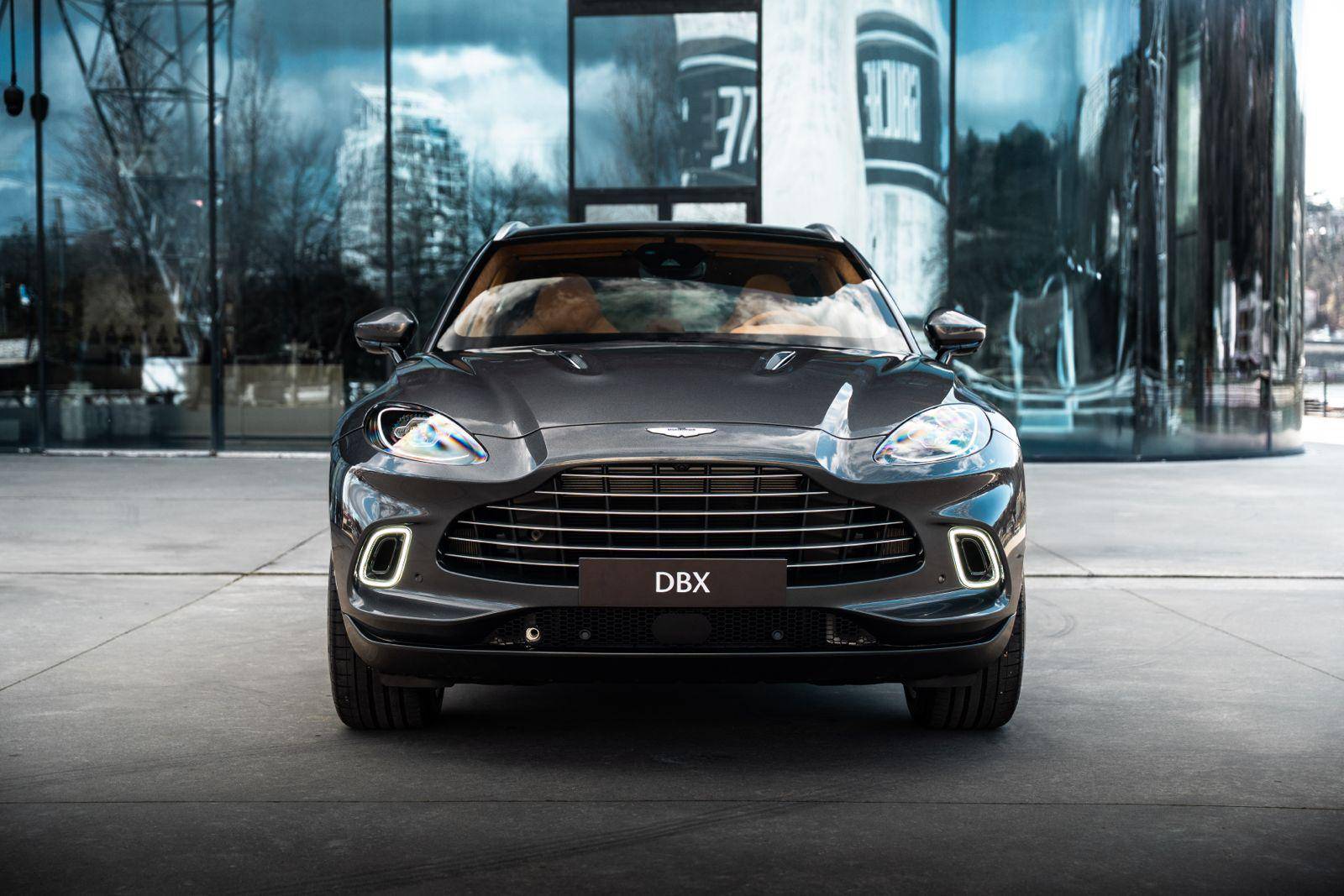 DBX DBX 4.0 Biturbo V8 &mdash; 2