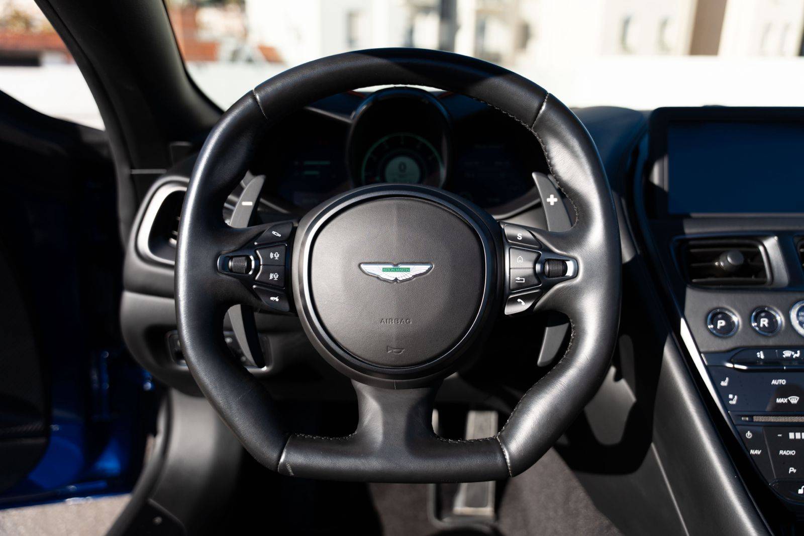 DBS VOLANTE DBS Superleggera Volante 5,2 Biturbo V12 &mdash; 15