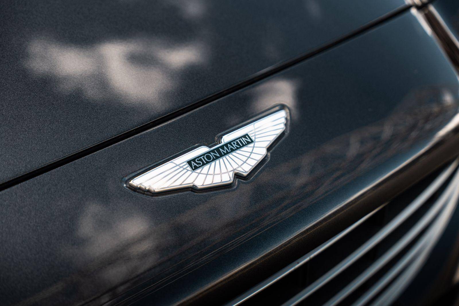 DBX DBX 4.0 Biturbo V8 &mdash; 4