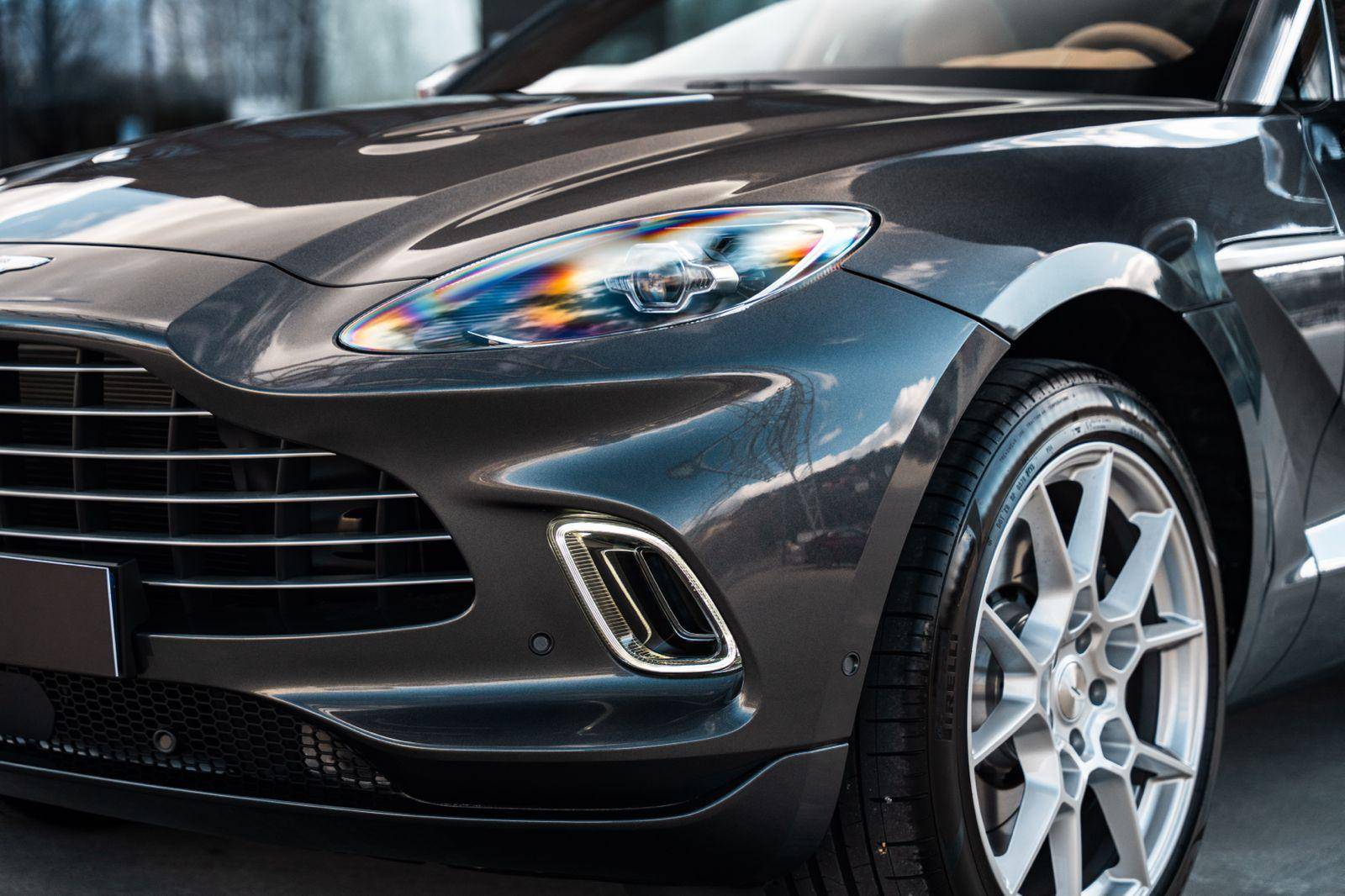 DBX DBX 4.0 Biturbo V8 &mdash; 5