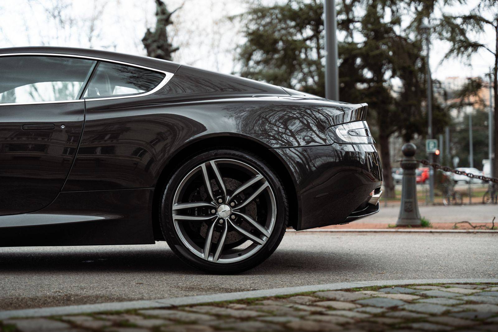 VIRAGE Virage Coup&eacute; V12 &mdash; 7