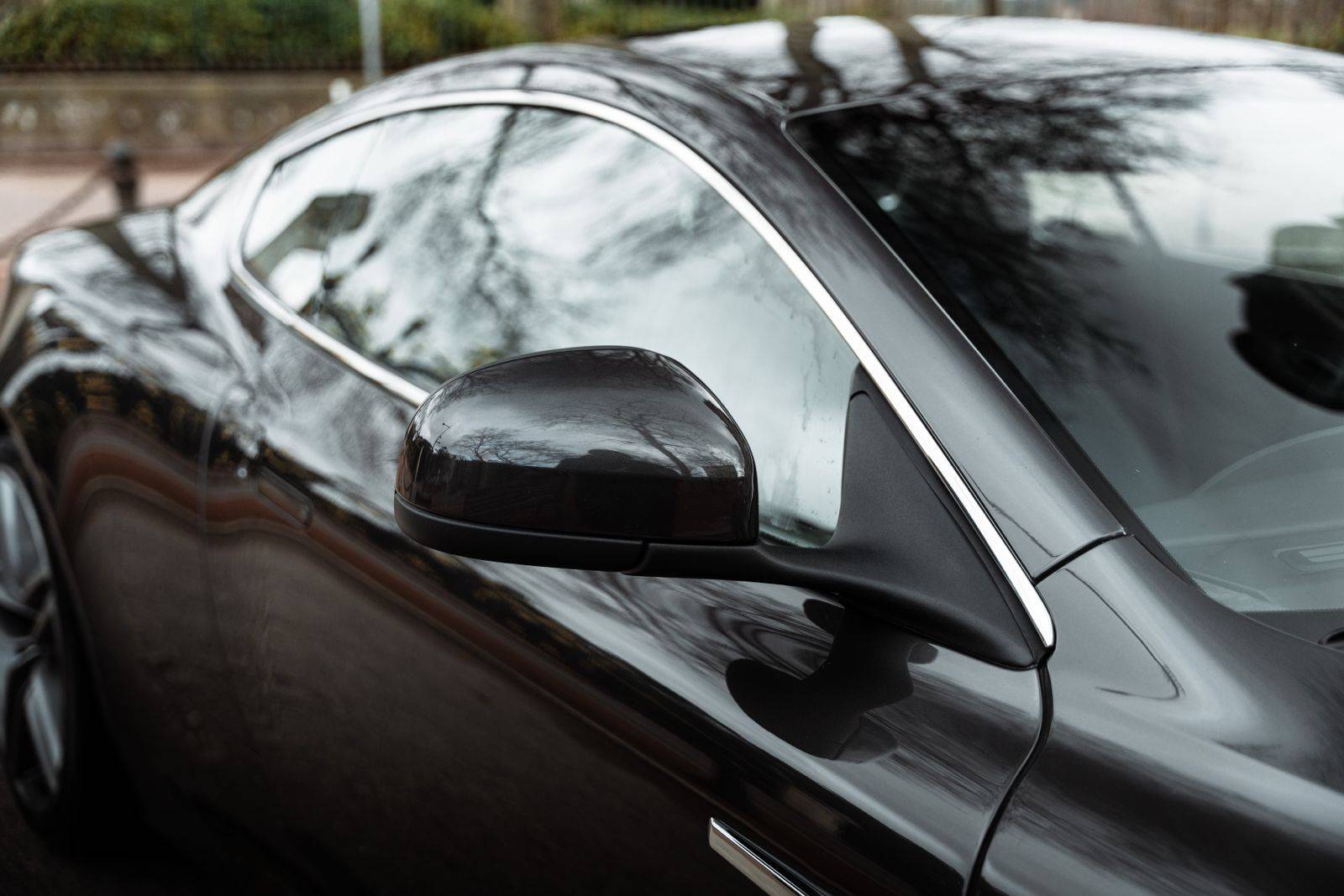 VIRAGE Virage Coup&eacute; V12 &mdash; 8