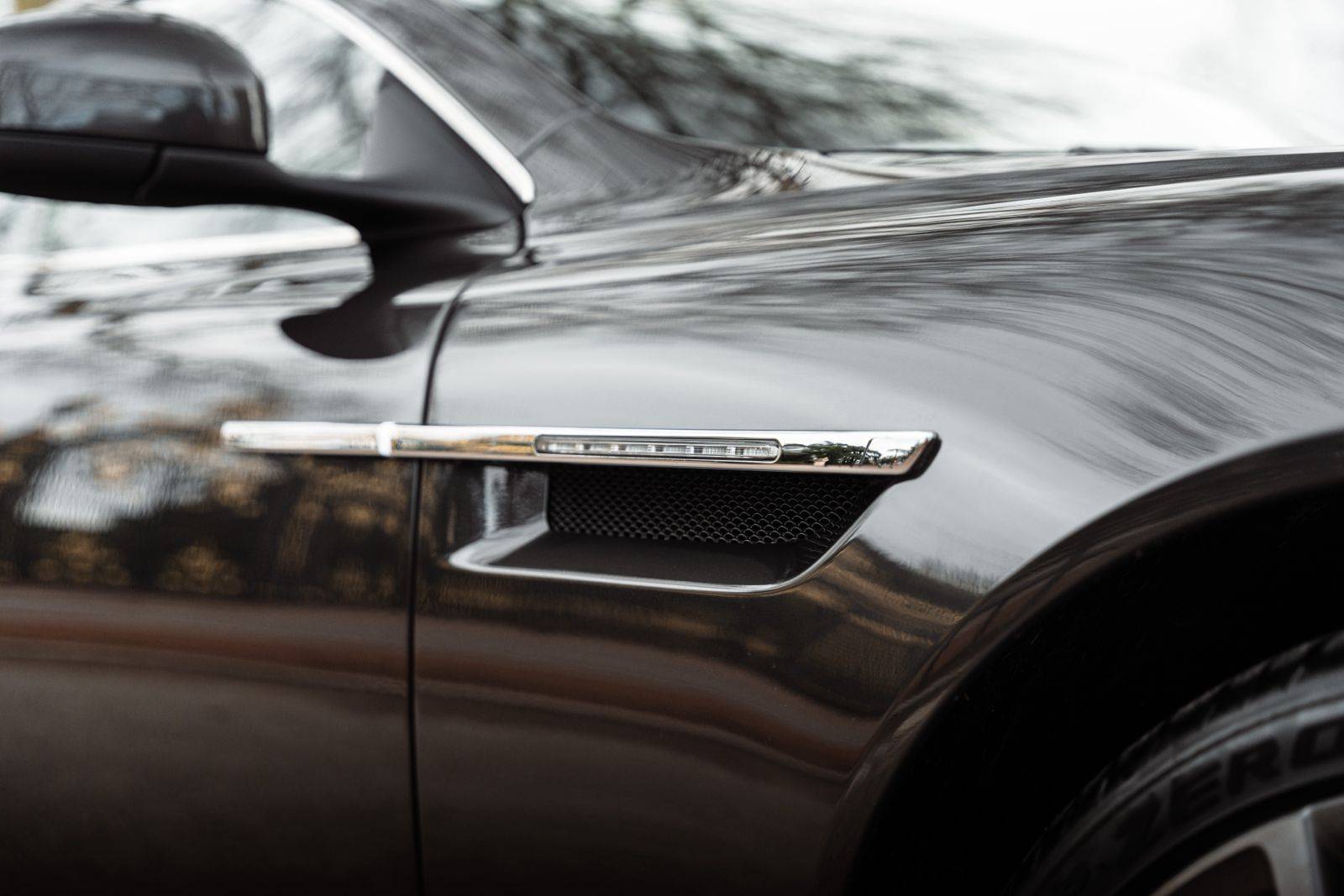 VIRAGE Virage Coup&eacute; V12 &mdash; 10