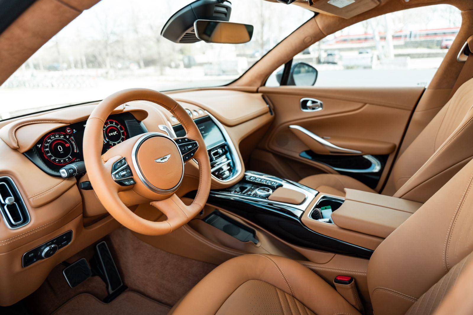 DBX DBX 4.0 Biturbo V8 &mdash; 10