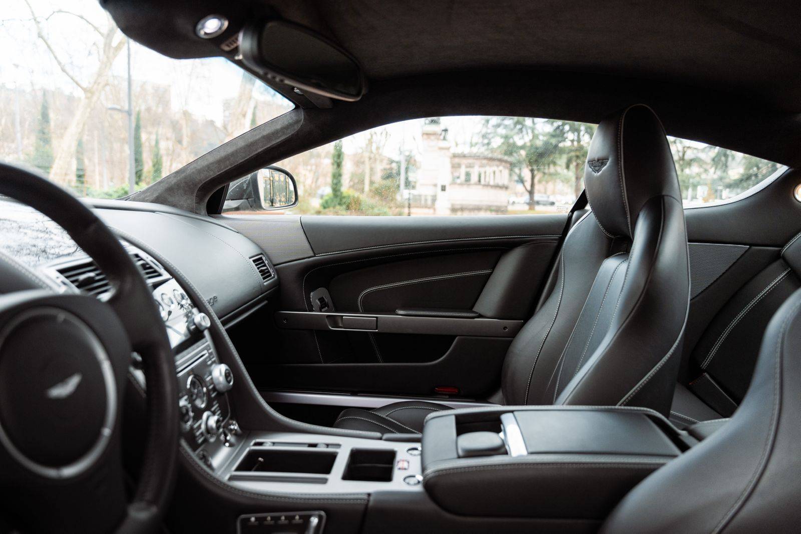 VIRAGE Virage Coup&eacute; V12 &mdash; 16