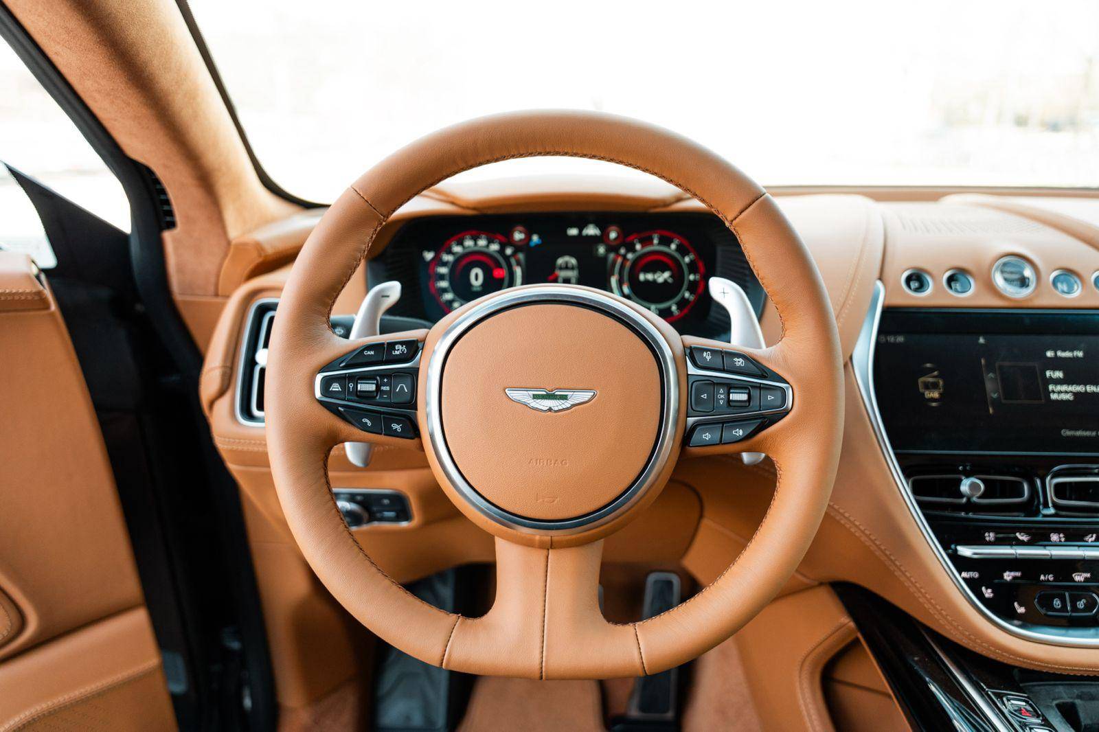 DBX DBX 4.0 Biturbo V8 &mdash; 14