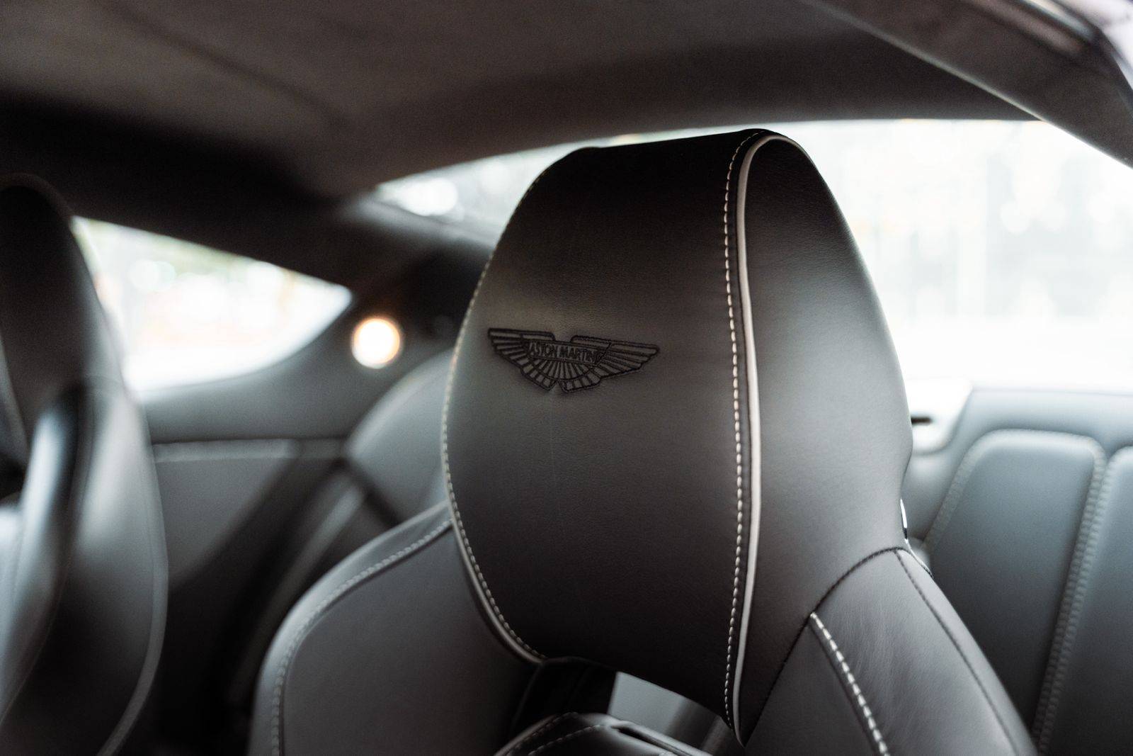 VIRAGE Virage Coup&eacute; V12 &mdash; 17