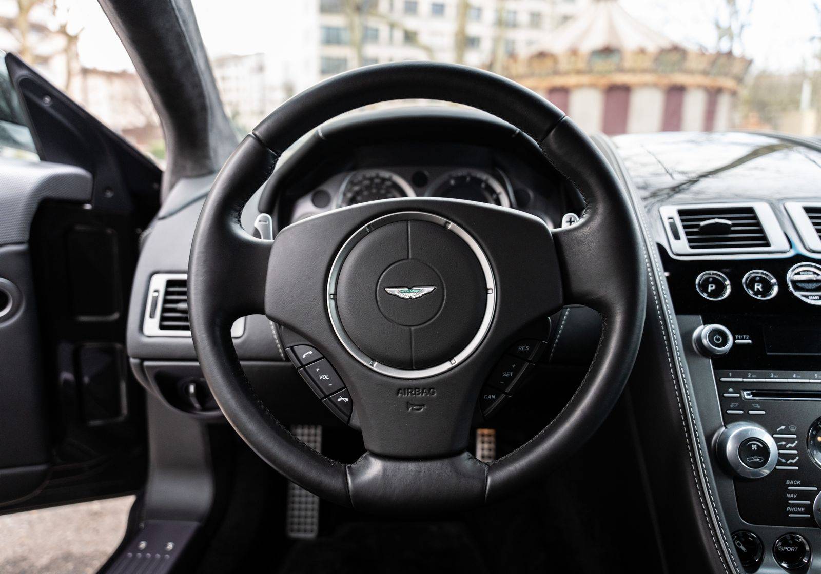 VIRAGE Virage Coup&eacute; V12 &mdash; 18