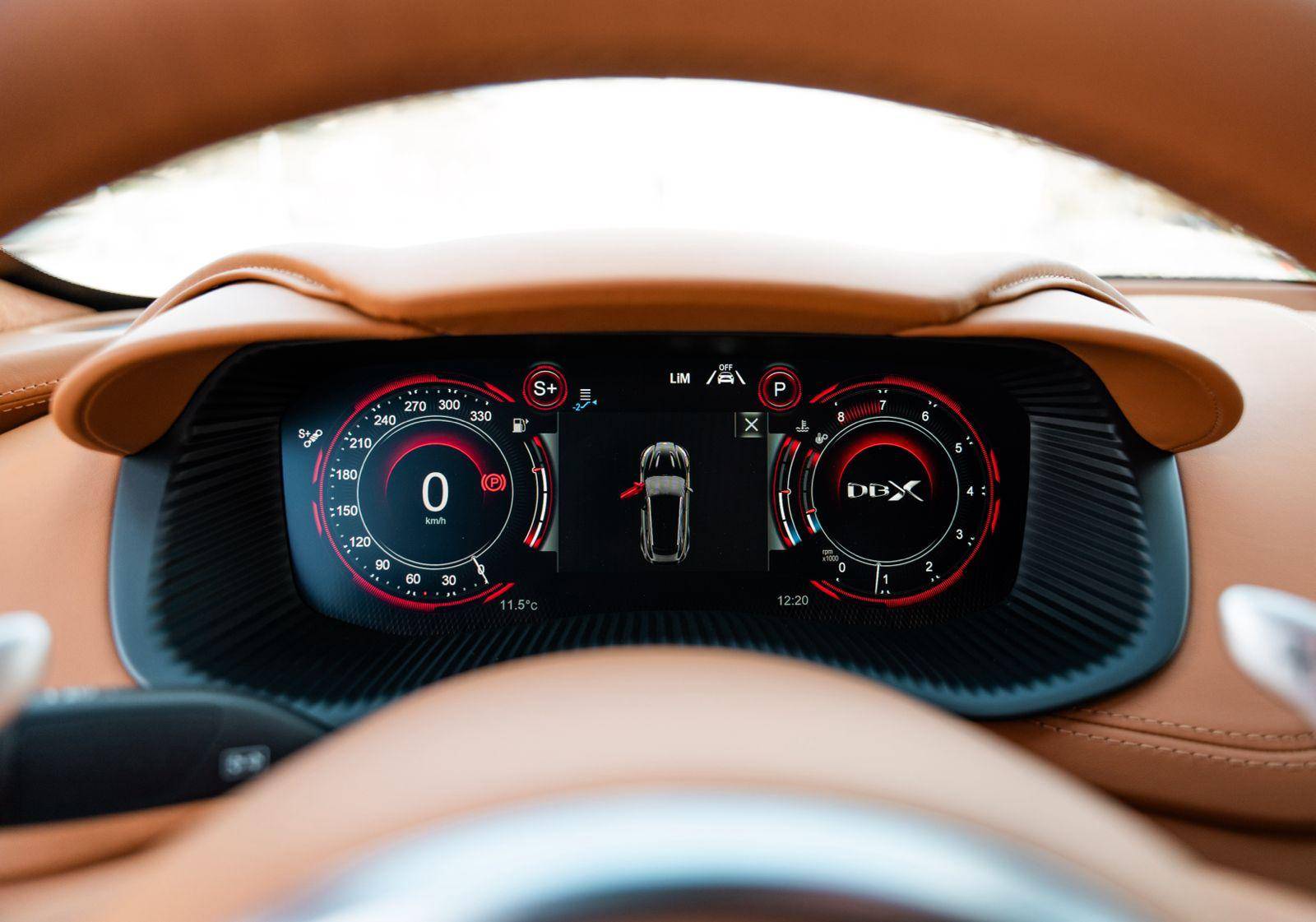 DBX DBX 4.0 Biturbo V8 &mdash; 16