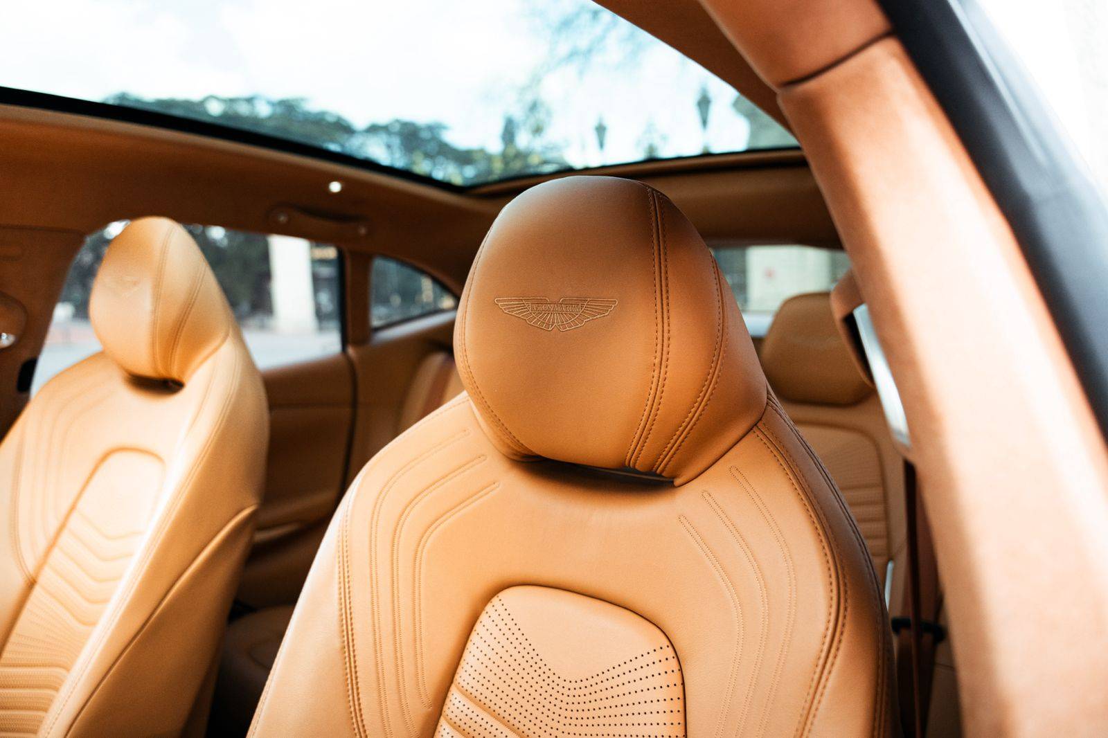 DBX DBX 4.0 Biturbo V8 &mdash; 13