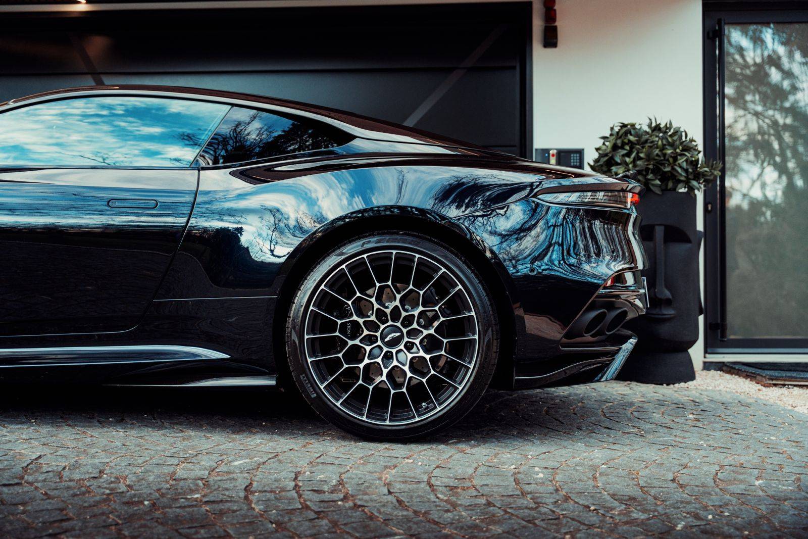 DBS DBS 770 Ultimate 5.2 Biturbo V12 &mdash; 2