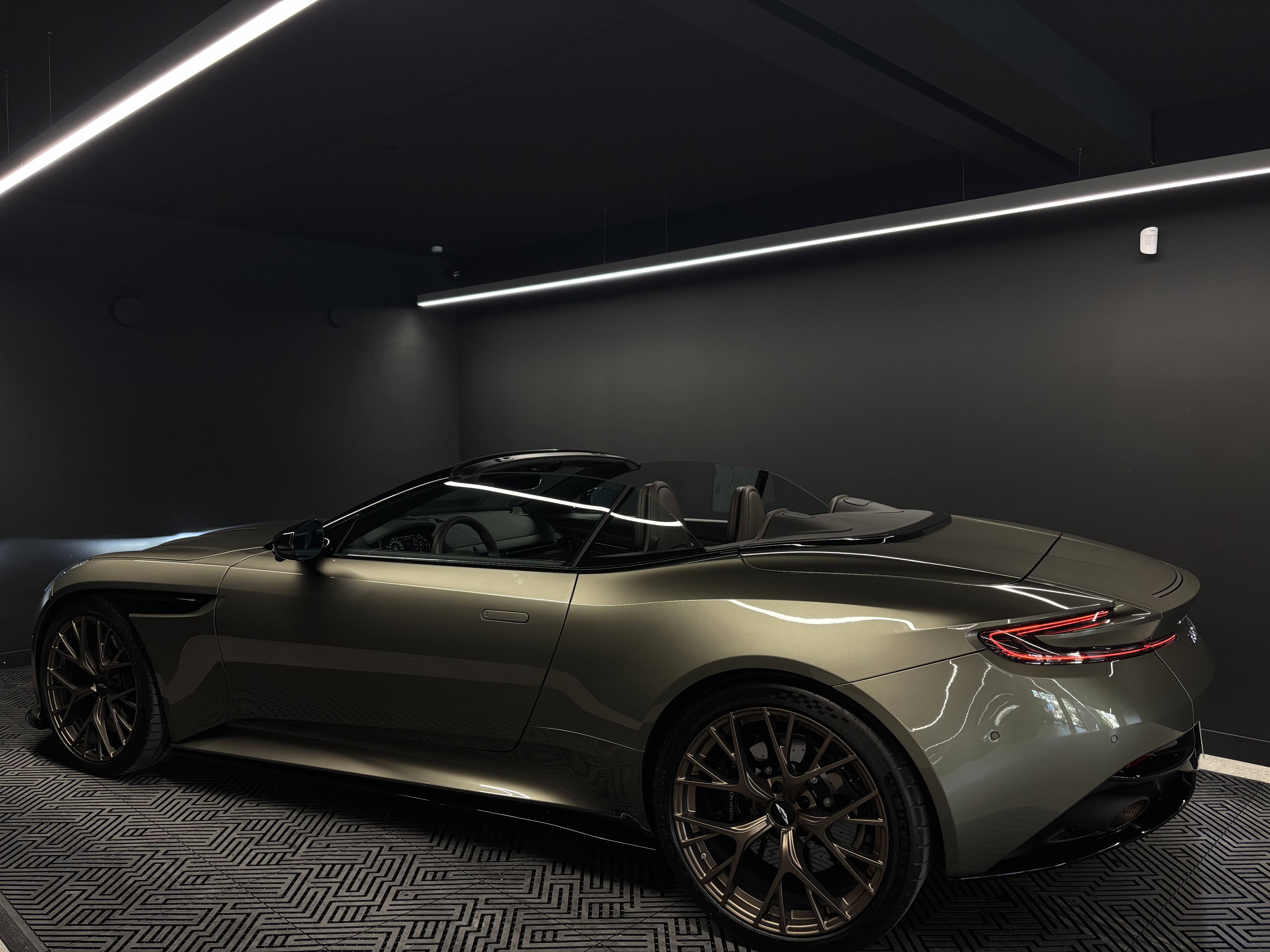 DB12 VOLANTE DB12 Volante 4.0 Biturbo V8 &mdash; 11
