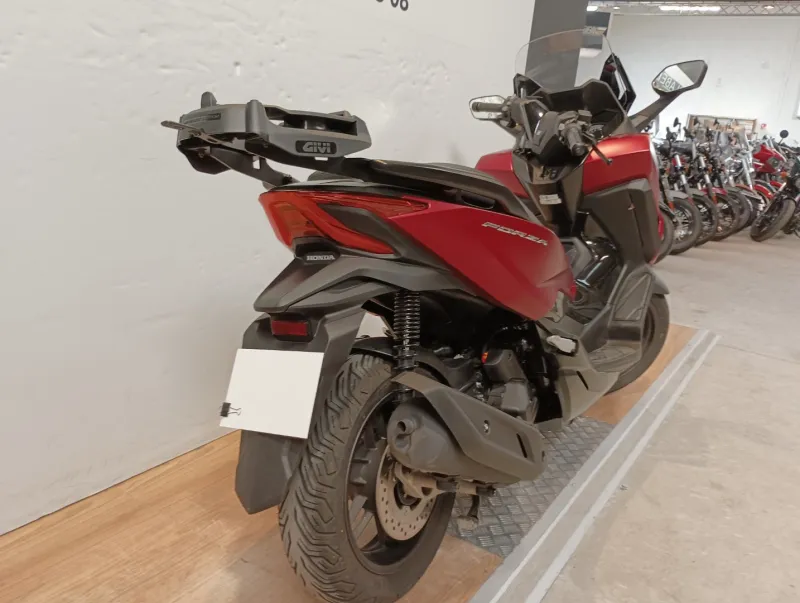 Image secondaire du véhicule 4