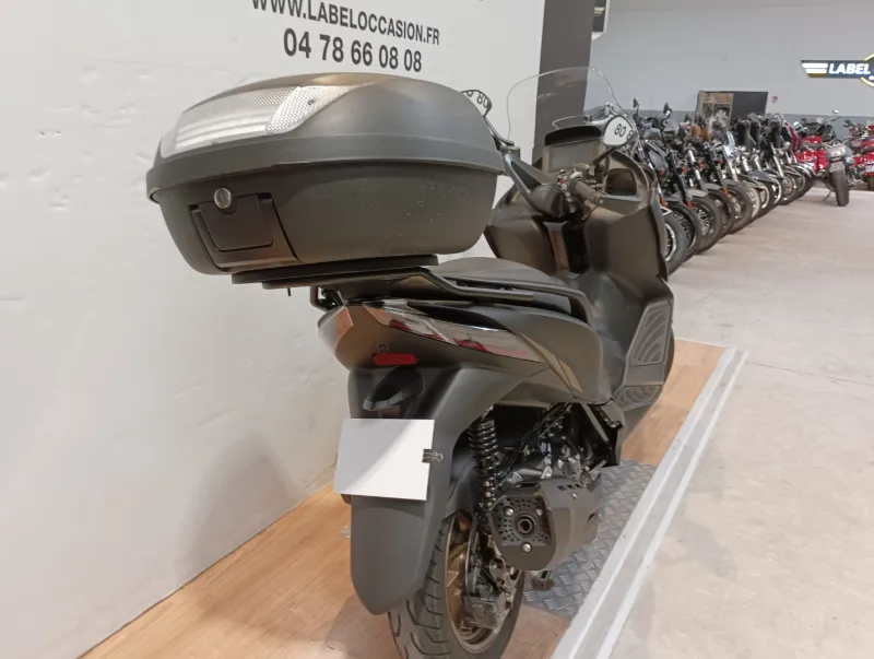 Image secondaire du véhicule 4