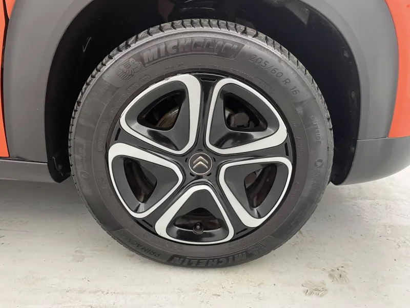 Image secondaire du véhicule 44