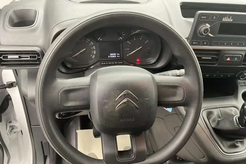 Image secondaire du véhicule 12