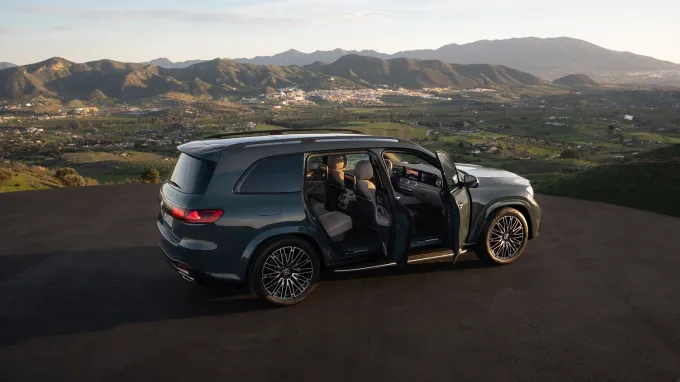 Mercedes GLS : profil portières ouvertes