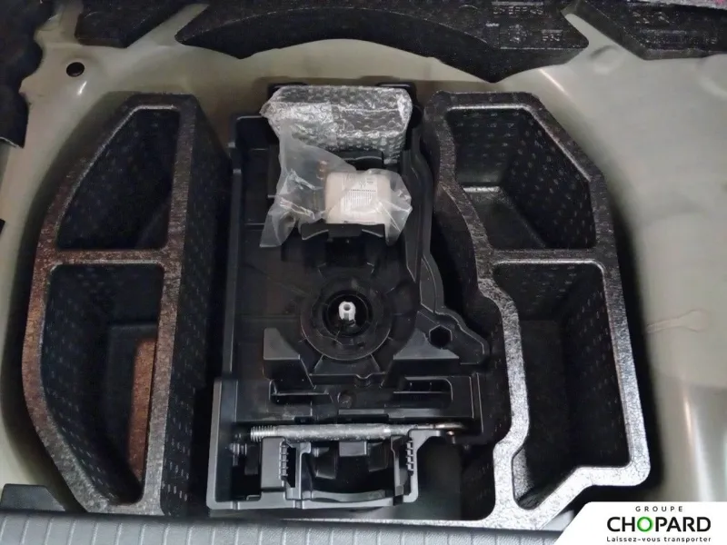 Image secondaire du véhicule 4