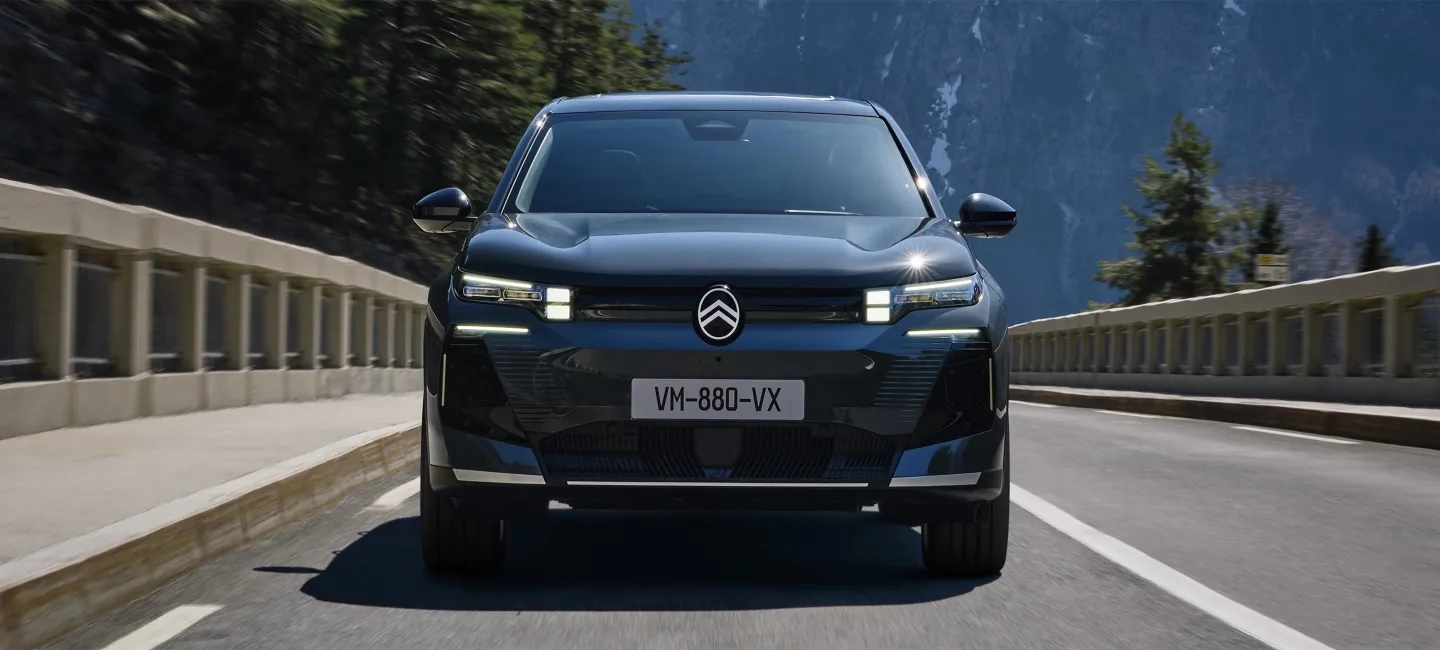 Citroën C5 Aircross 2025 : face avant sur route