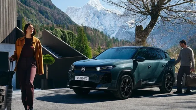 Citroën C5 Aircross : 3/4 avant en recharge à domicile