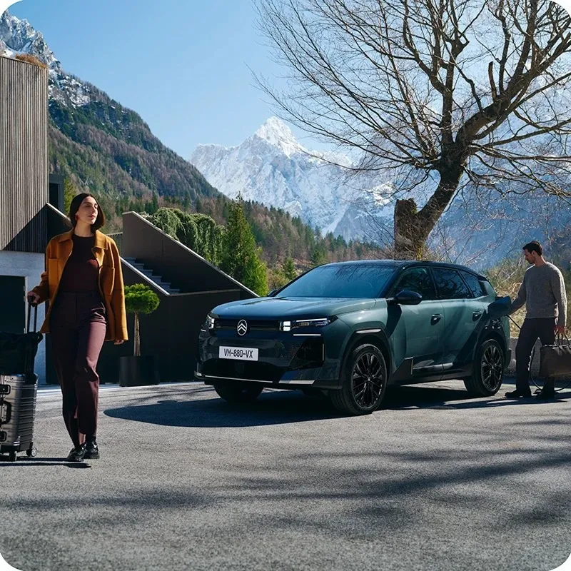 Citroën C5 Aircross 2025 : trois quarts avant gauche statique avec couple