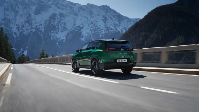 Citroën C5 Aircross : 3/4 arrière flanc de montagne