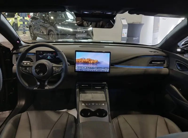 Image secondaire du véhicule 10