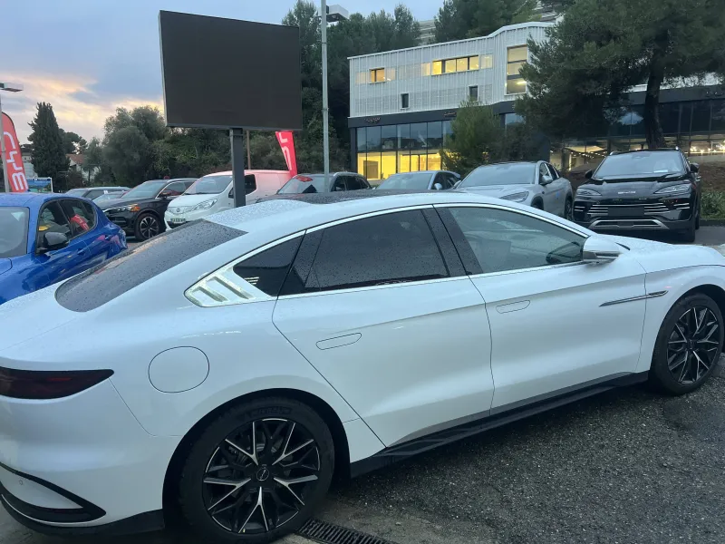 Image secondaire du véhicule 4