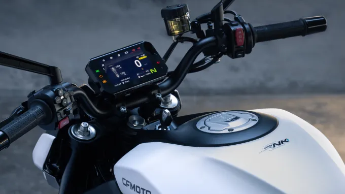 CFMoto 675NK : écran tft