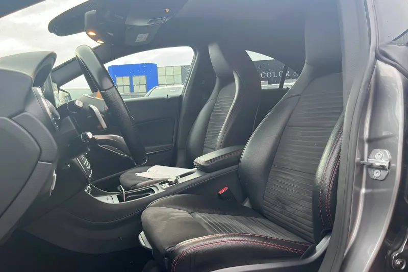 Image secondaire du véhicule 9