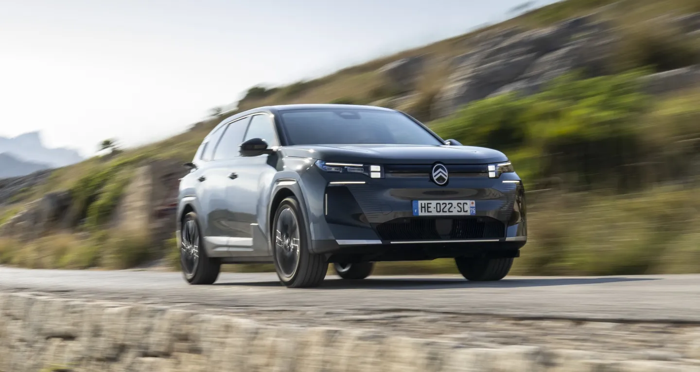 Citroën C5 Aircross 2025 : face avant sur route