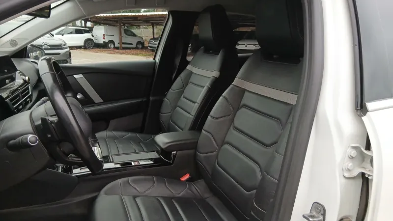 Image secondaire du véhicule 11