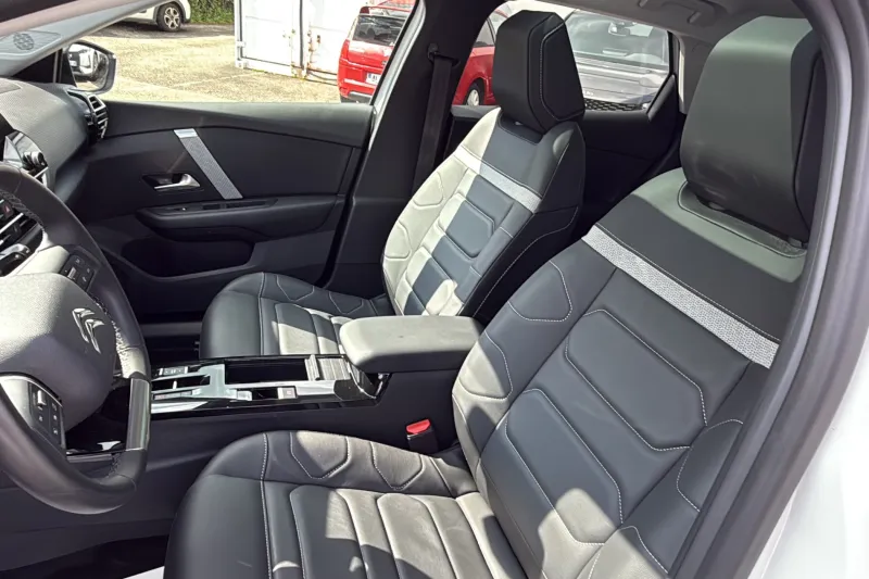 Image secondaire du véhicule 10