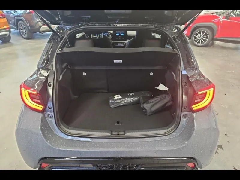 Image secondaire du véhicule 10