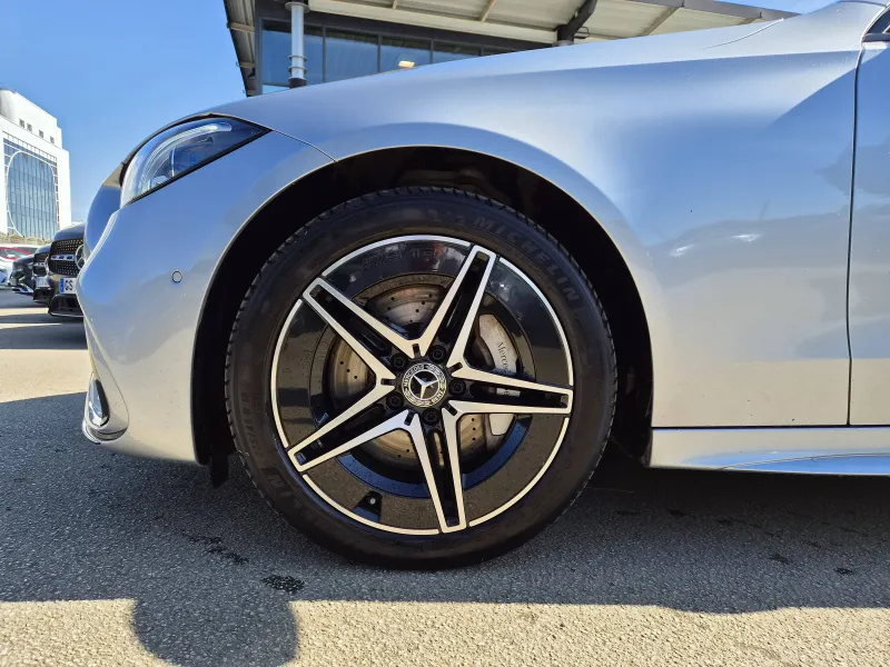 Image secondaire du véhicule 5