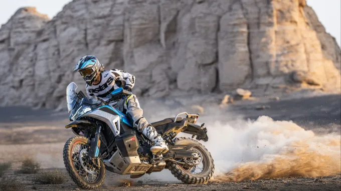 CFMOTO 1000MT-X : Dérapage off-road