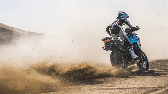 CFMOTO 1000MT-X : Face arrière