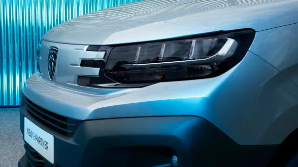 Peugeot Partner 2024 : détail phares