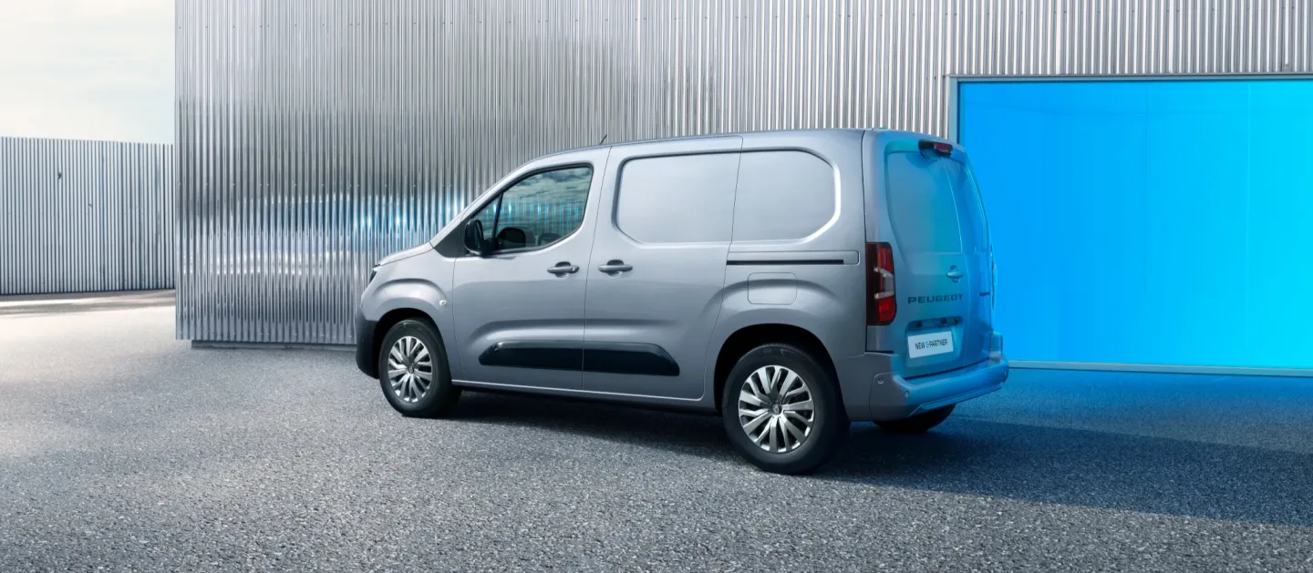 Peugeot Partner 2024 : trois quarts arrière gauche