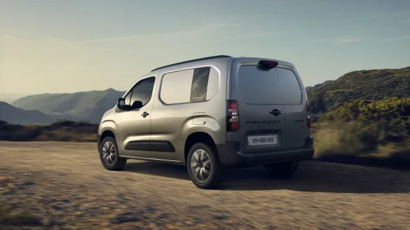 Peugeot Partner 4x4 Dangel 2026 : trois quarts arrière gauche