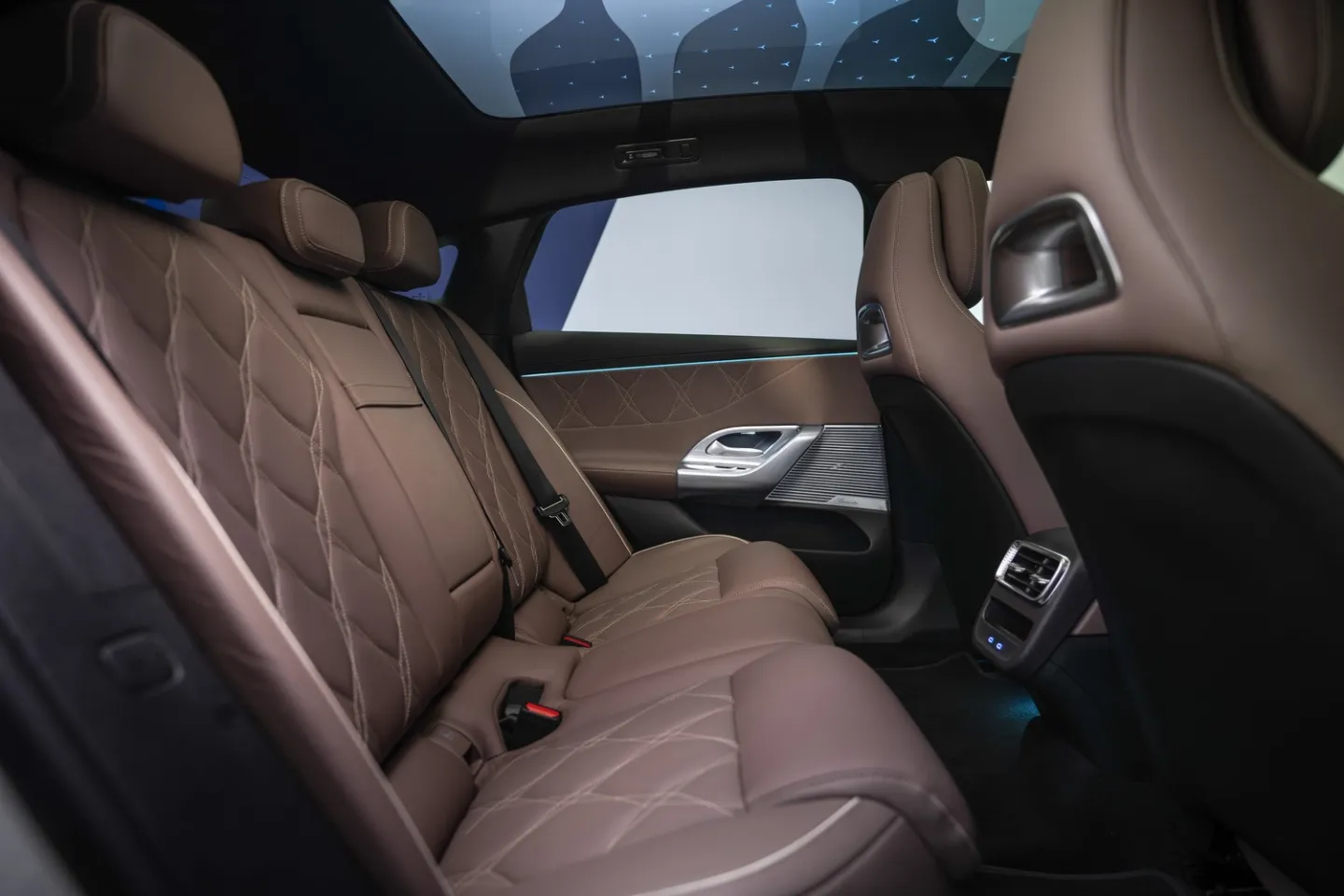 Mercedes Classe C électrique : Sièges arrière teinte marron