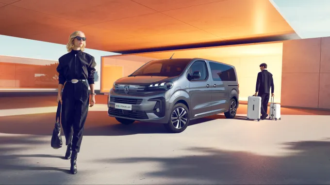 Peugeot traveller : avec passagers et valises