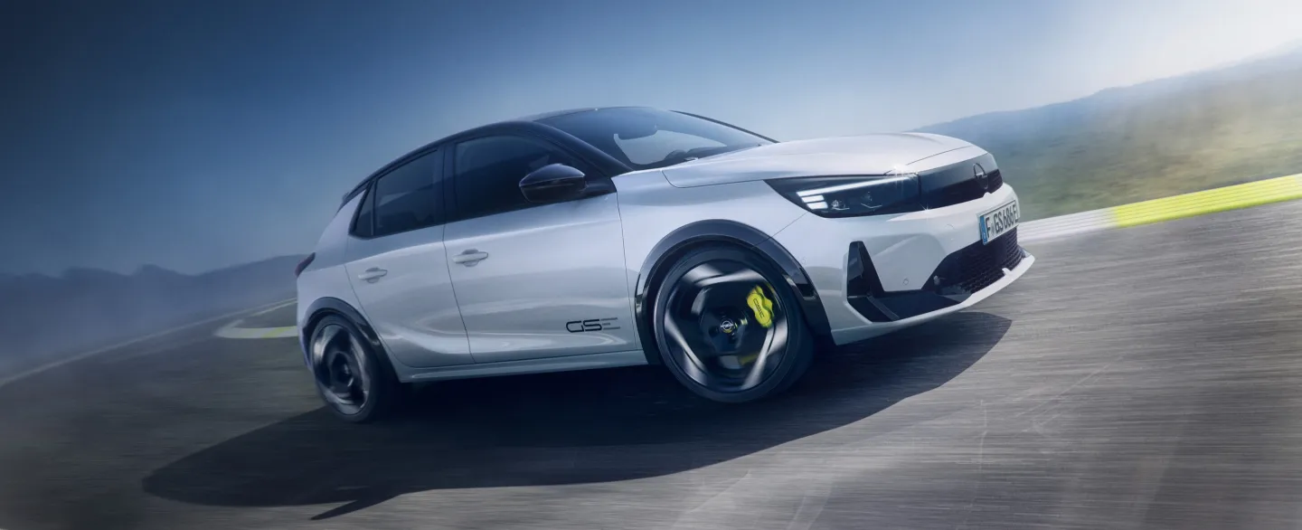 Opel Corsa GSE 2026 : profil droit sur circuit