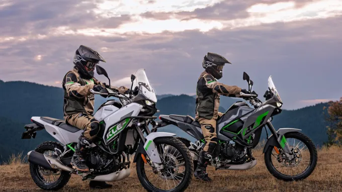 Kawasaki KLE 500 : Duo de profil