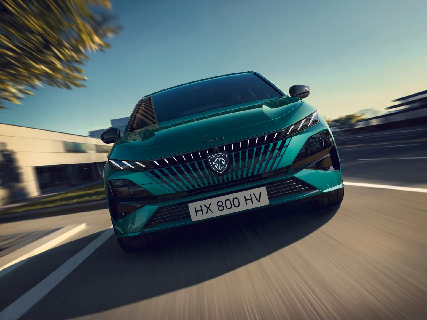 Peugeot 308 2025 : face avant sur route