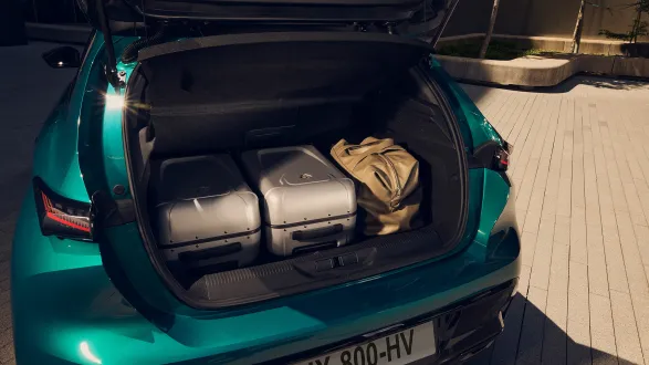 Peugeot 308 2025 : coffre avec bagages