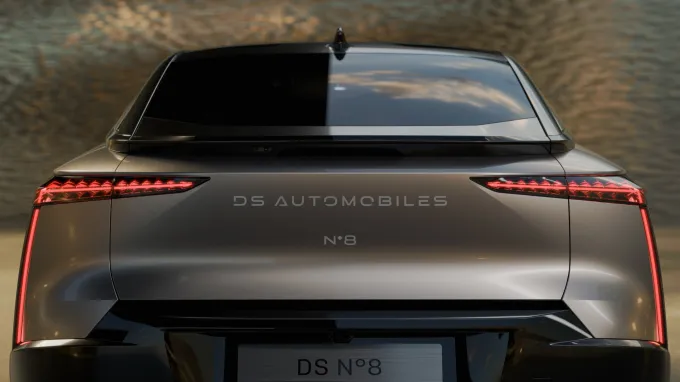 DS N°8 2025 : détail face arrière