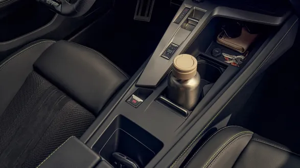 Peugeot 308 2025 : détail console centrale