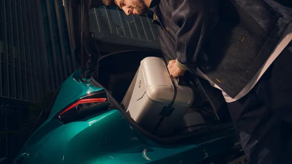 Peugeot 308 2025 : détail valise dans le coffre