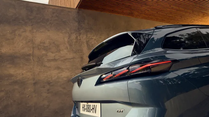 Peugeot 308 SW 2025 : détail feu arrière